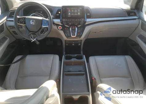 2021 Honda Odyssey Touring z USA, uszkodzony, nr VIN 5FNRL6H86MB028534